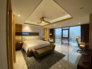 2BR 2BA High Rise Luxury Panoramic Views