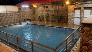 The Classic Family Pool