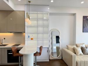 Hommit Masteri Tòa B - Căn hộ 1 phòng ngủ view hồ, máy chiếu