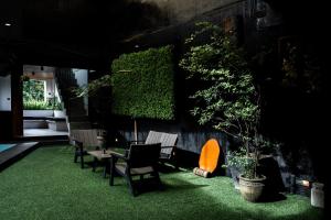 Tropical Poolhouse QC