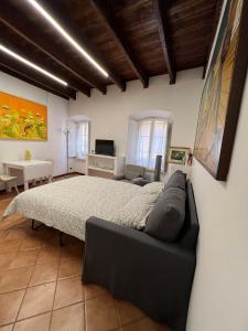 One-room apartment in the Spanish Steps area