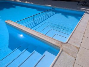 Alvor bel appartement 3 chb - 2 SDB - piscine et Airco