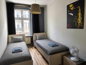 4-Bedroom Apartment - 200 m from Old Market Square