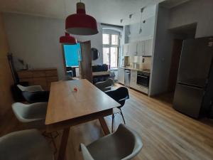 4-Bedroom Apartment - 200 m from Old Market Square
