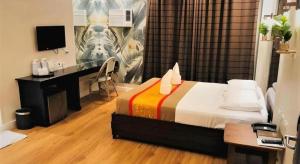 Grand Astoria Hotel
