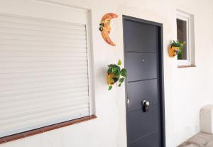 Hidden gem! 1 bedroom flat, mins walk to La Cala