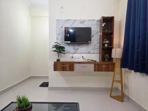 Modern 1BHK 301 Financial District VK Homestays