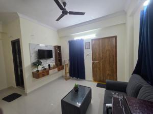 Modern 1BHK 301 Financial District VK Homestays