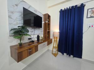Modern 1BHK 301 Financial District VK Homestays