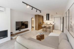Chic Athenian Riviera Retreat in Vari by GHH