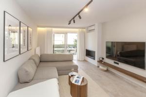 Chic Athenian Riviera Retreat in Vari by GHH