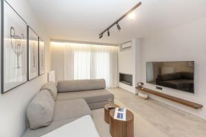 Chic Athenian Riviera Retreat in Vari by GHH