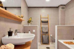 Casa Sur: Spacious & stylish 4BR by the sea