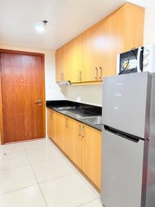 Shell Residences Twin Rooms by PauL