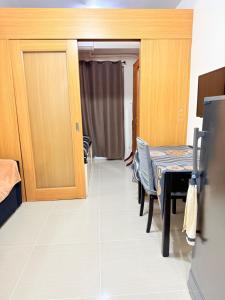 Shell Residences Twin Rooms by PauL