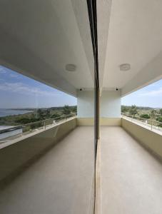 DreamScape Ofir - Riverfront retreat by the sea