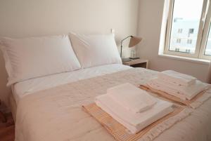 DreamScape Ofir - Riverfront retreat by the sea