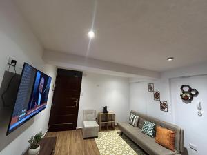 Modern apartment in Cusco - Kitchen, Washer and TV