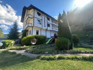 TRIIBRIA Guest house