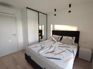 Sunset Aura Seafront Apartment in Zadar
