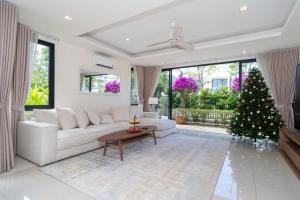Lux Laguna Park 5 bedroom rooftop pool