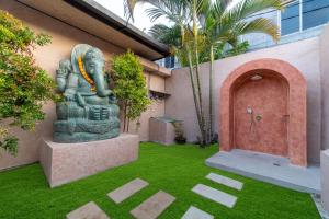 Villa Madalena 4BR Family Villa w Pool Walk to best Beach & Cafe