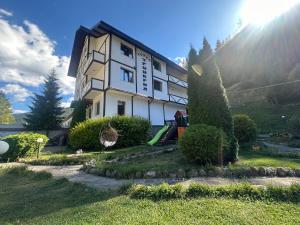 TRIIBRIA Guest house