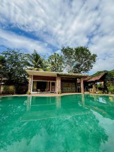 Transit jungle villa