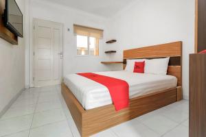 RedDoorz Plus near Palembang Square Mall