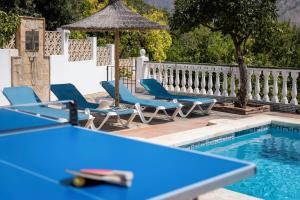 Villa Nerja with Pool, BBQ, Games & Fireplace