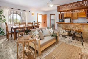 Villa Nerja with Pool, BBQ, Games & Fireplace