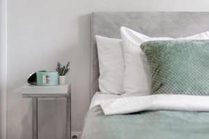 Urban Apartments - Mennica Residence - Great Location&171