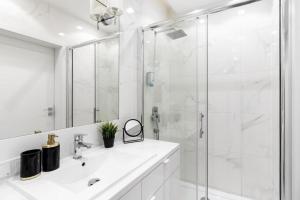 Urban Apartments - Mennica Residence - Great Location&171