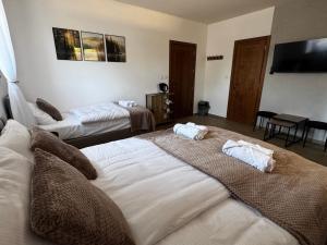 Folwark Niedzica - apartamenty i pokoje