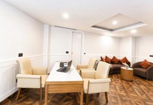 Hotel Madhukar House