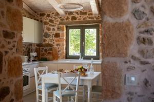 Thimisi 1800 stone residence