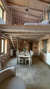 Thimisi 1800 stone residence