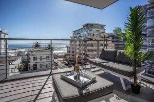 Sea Views 3 bed - The Fairmont - Sea Point BantryBay