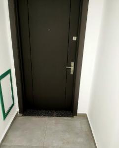 Chic equipped two-bedroom apartment in Gambetta Secure residence