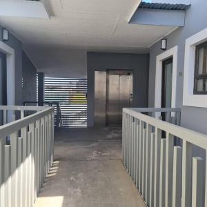Windhoek Modern Apartment with Balcony