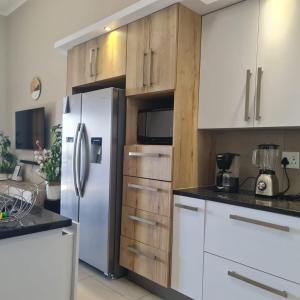 Windhoek Modern Apartment with Balcony