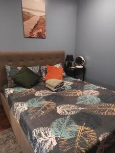 2BR Penthouse Stay in Gramercy at 66F, Sunset & Ocean Views, 55 TV