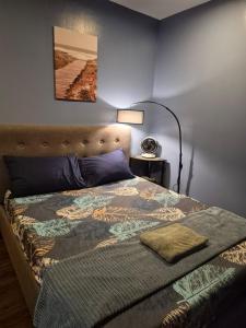 2BR Penthouse Stay in Gramercy at 66F, Sunset & Ocean Views, 55 TV