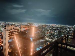 2BR Penthouse Stay in Gramercy at 66F, Sunset & Ocean Views, 55 TV