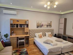 Central Varna Apartment - Lets4Holiday
