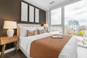 Modern 3BR Condo Sleeps 8 with Floor-to-Ceiling Views
