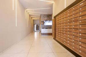 Skyline 3BR Apartment with Expansive Private Terrace - Families Only