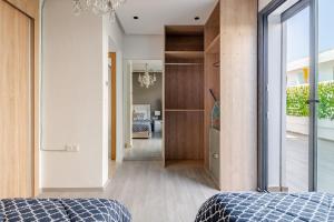 Skyline 3BR Apartment with Expansive Private Terrace - Families Only