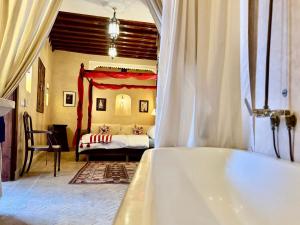Family Riad with Pool, 1 Min to Jamaa el-Fna