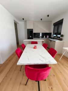 GT4 Apartment Ruby